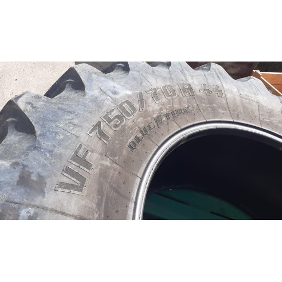 GOMMA TRELLEBORG TM 1060 __ 750 / 70 R 44